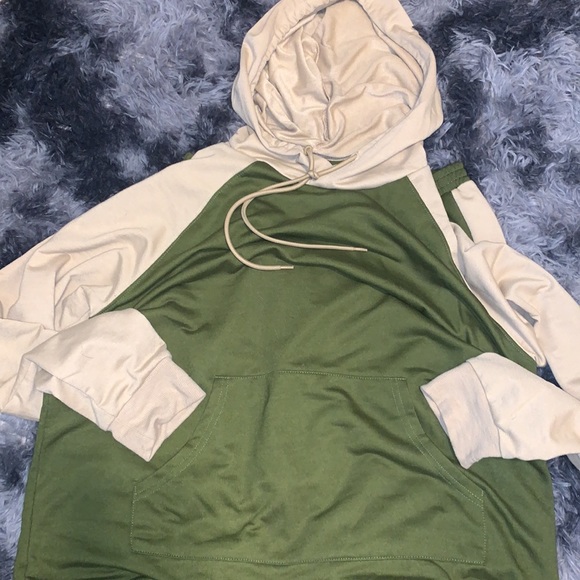 Lounge suit 💚🤎 - Picture 2 of 6